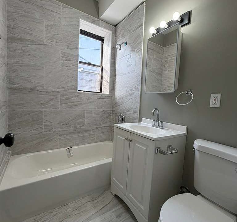 1st image of 80 Telford St #102