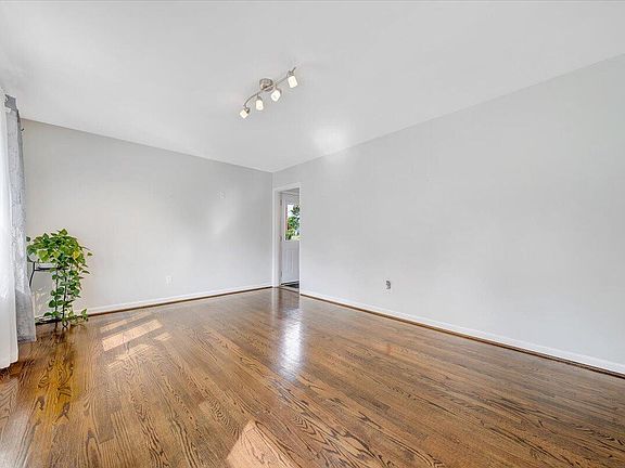 2nd image of 3811 Antietam Dr