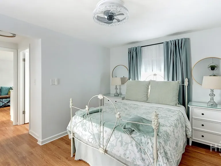 205 W Jones Ln — Photo 7