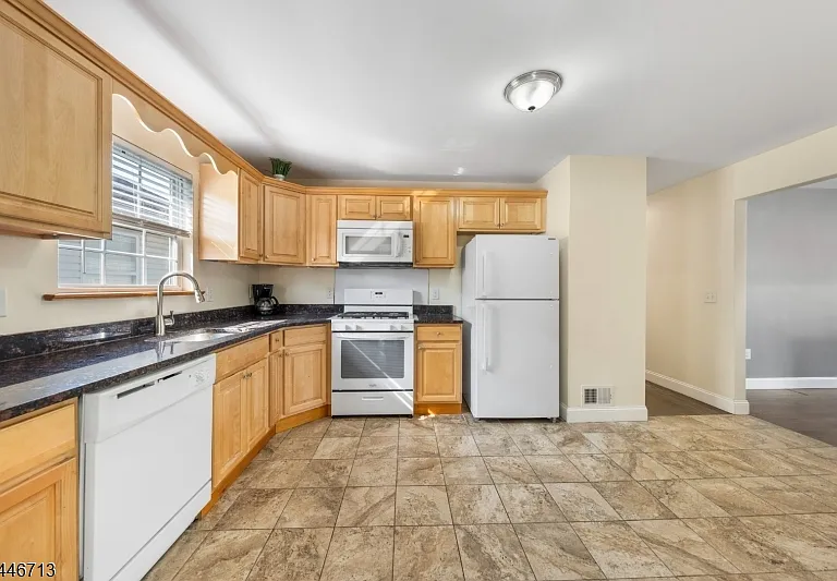 128 Baltimore Ave — Photo 6