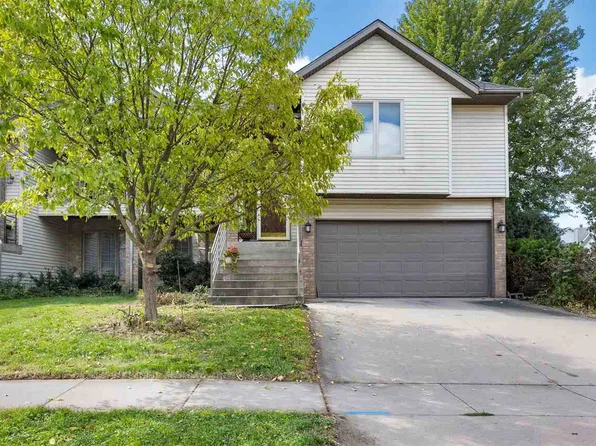 447 W Side Dr, Iowa City, IA 52246