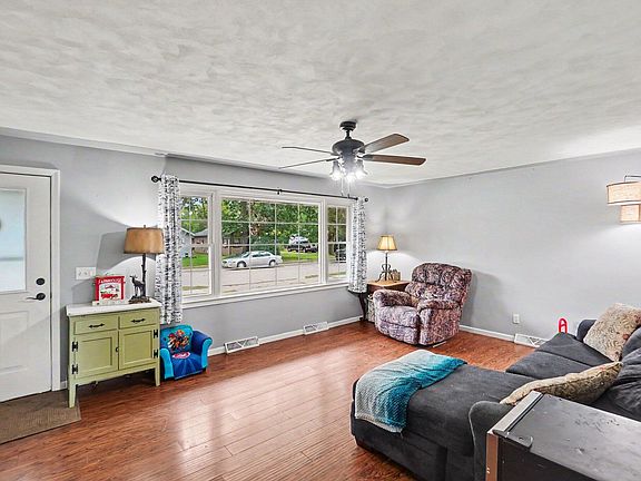 4th image of 1277 Francis Ave