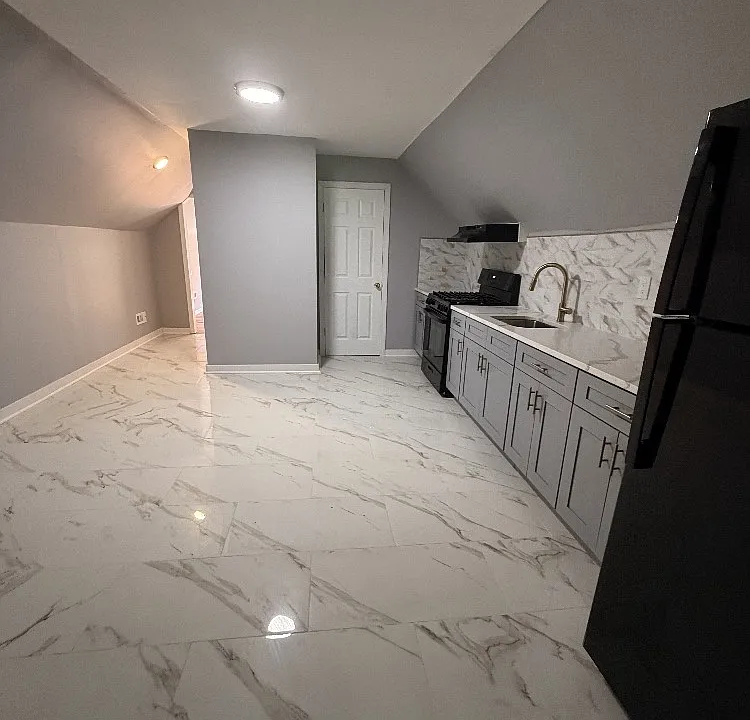 233 Shelton Ave #3