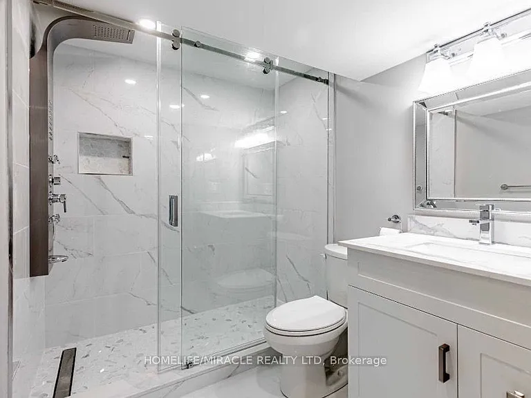 39 Wayford Cres S — Photo 2