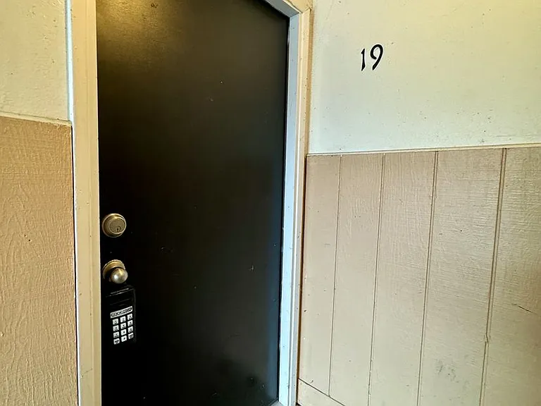 Hudson Court — Photo 30