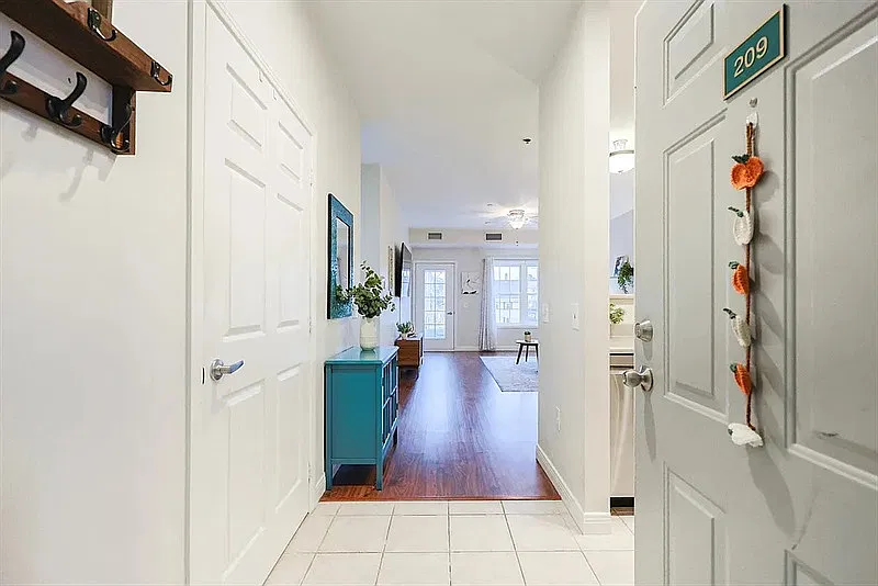 8 Walnut St — Photo 2