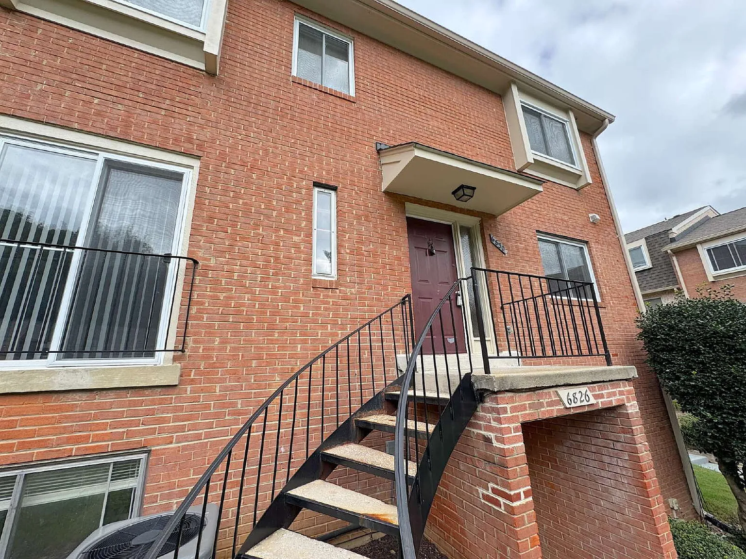 3 bed, 2.0 bath, 1400 sqft, $2,350 — Photo 2