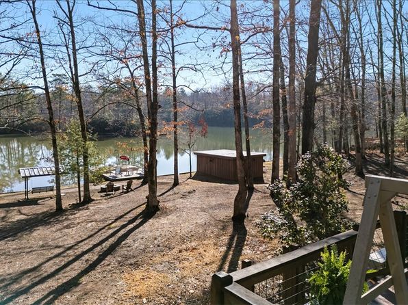 693 W Cove Dr, Mountain Rest, SC 29664