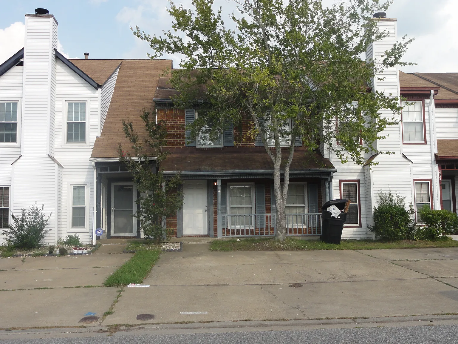 3 bed, 2.5 bath, 1500 sqft, $2,200 — Photo 1