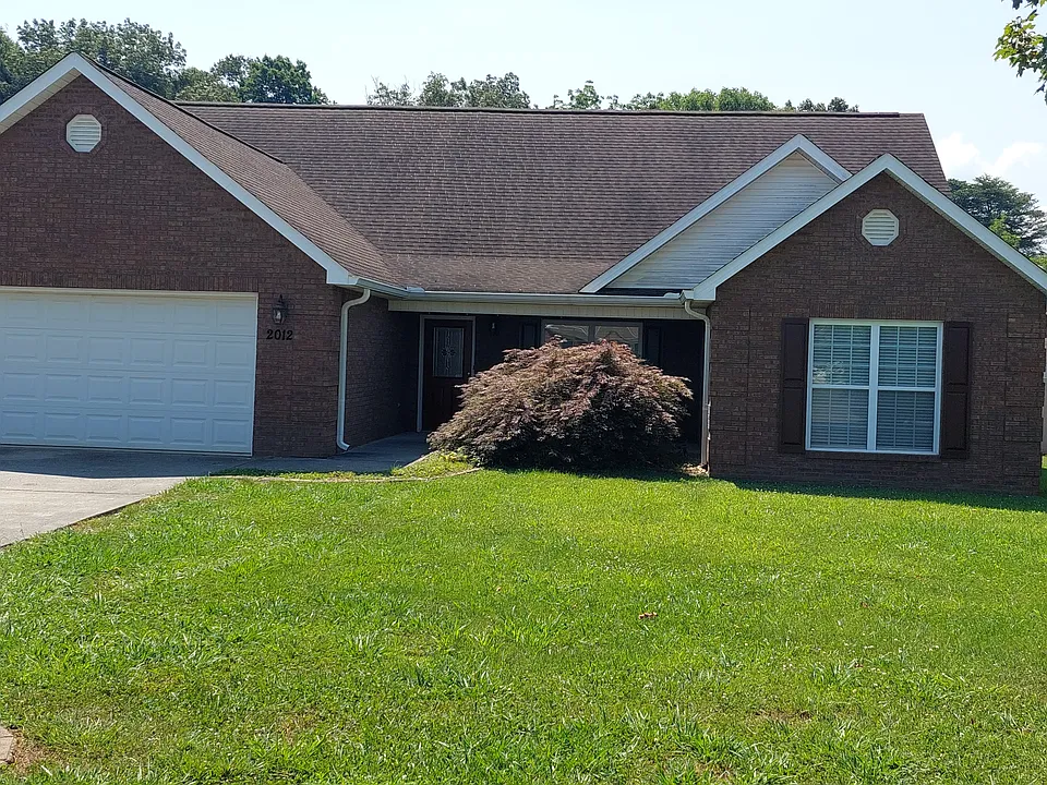 2012 Emma Ln