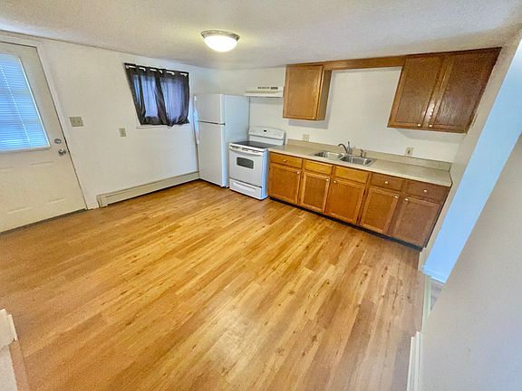 3rd image of 20 Lilac Ln #1L