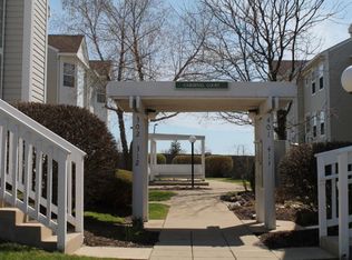 407 E Victoria Cir, North Aurora, IL 60542