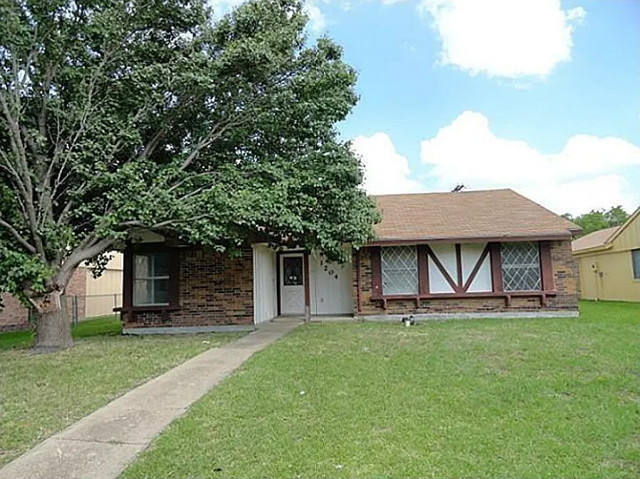 1204 Ross Ln