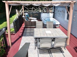 2 Coggeshall Cir, Middletown, RI 02842