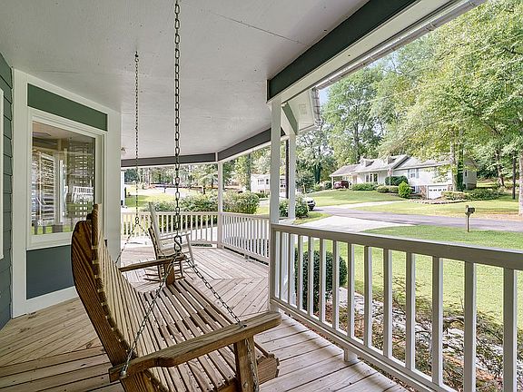 4th image of 304 Linton Ct