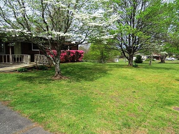 3rd image of 690 Longview Dr