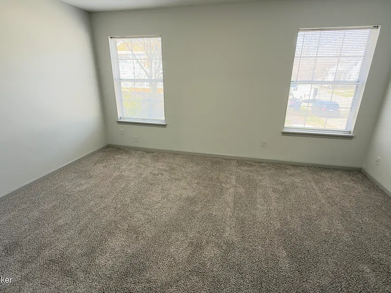 729 E Court Ave — Photo 7