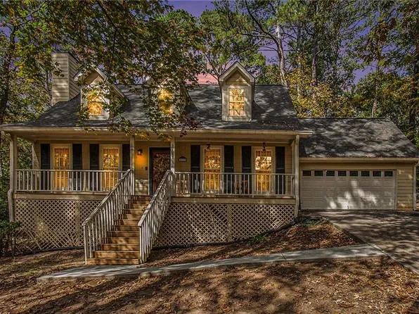 5117 Hopewell Dr, Stone Mountain, GA 30087