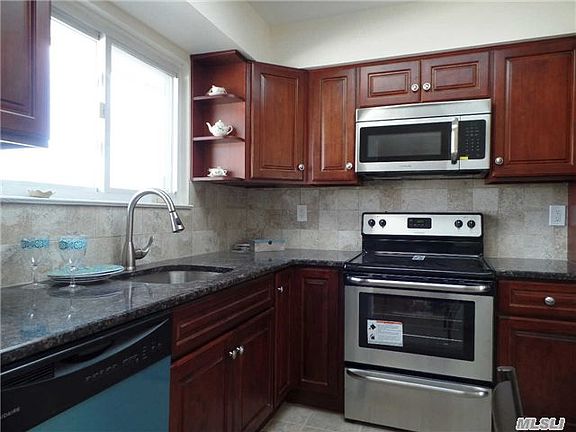 2nd image of 89 Earl St