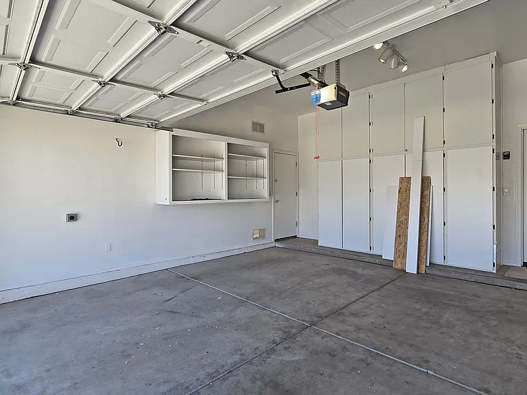 13588 W Alvarado Dr — Photo 29