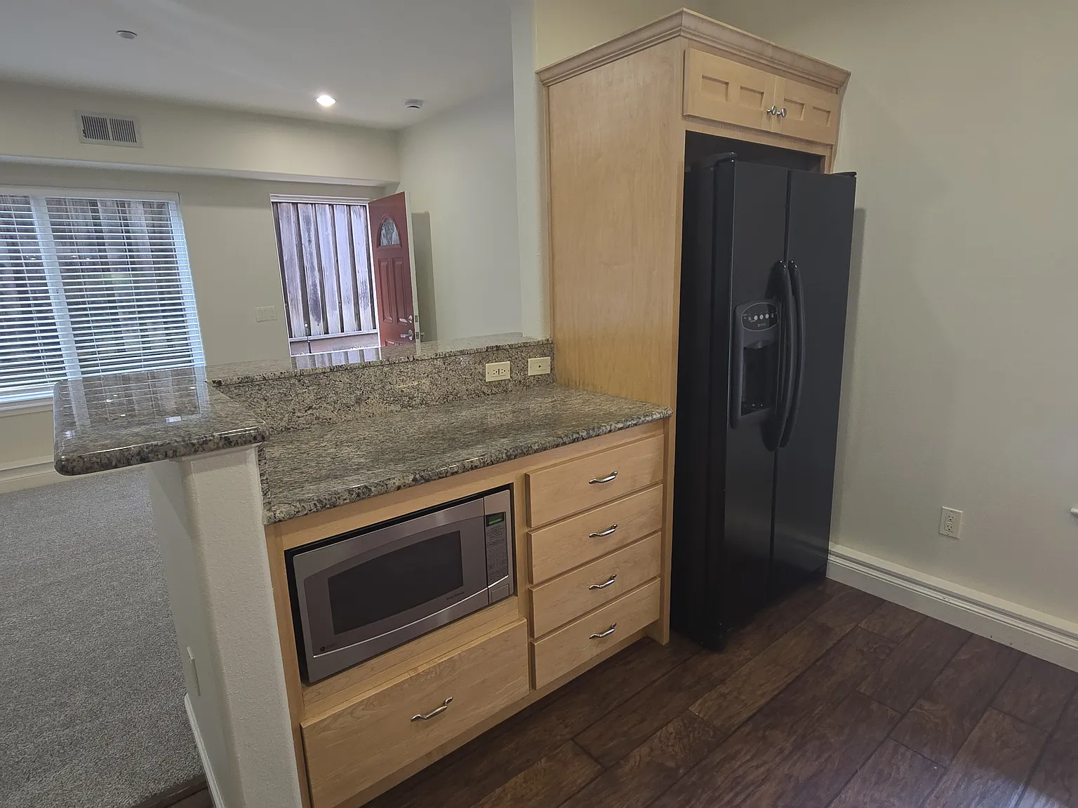 2 bed, 1200 sqft, $4,000 — Photo 2