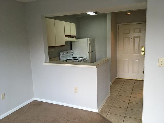 3rd image of 1600 Park Cir APT 706