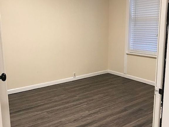 3rd image of 1717 E Jefferson St #105