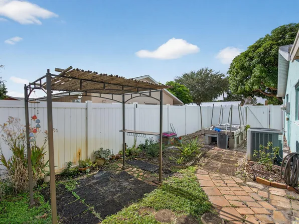 8675 SE Keathley Court, Hobe Sound, FL 33455