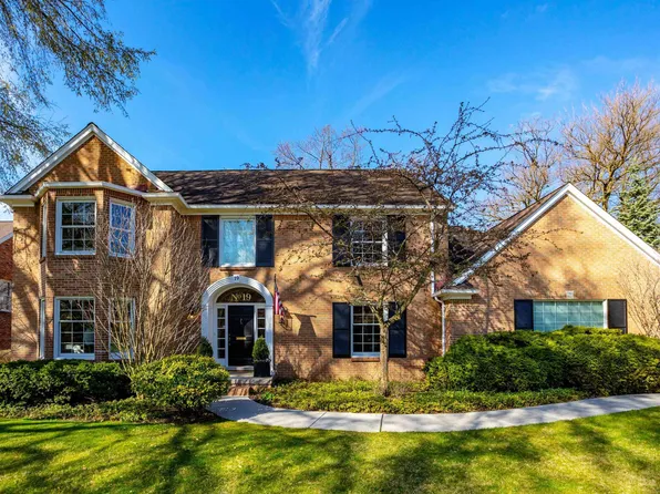 19 Elmsleigh Ln, Grosse Pointe, MI 48230
