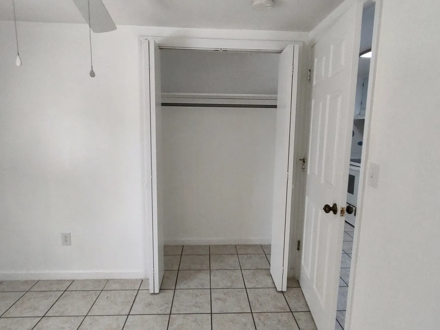 2 bed, 900 sqft, $1,400 — Photo 3