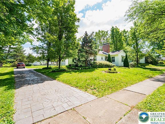 4th image of 133 Frost Ave