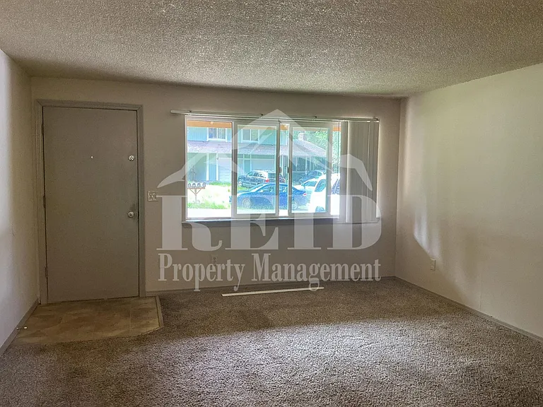 3217 SE Goldmaur Ct #B — Photo 2