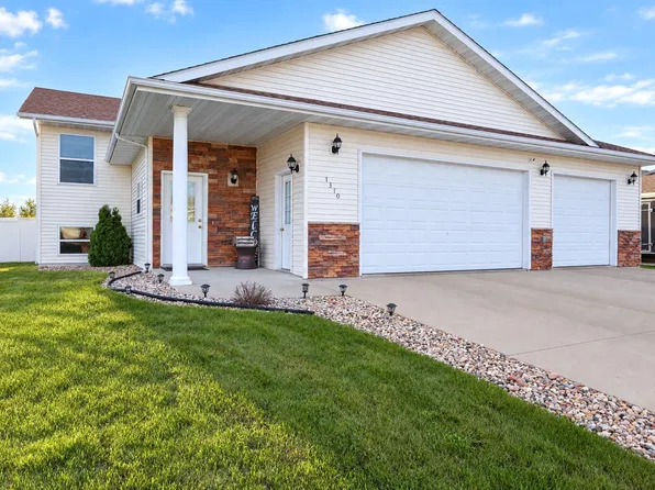 1310 Warren Dr, Aberdeen, SD 57401
