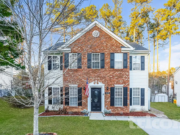 1829 Elkpark Dr — Photo 1