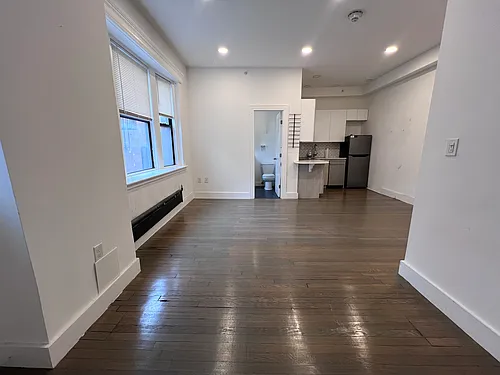 25 Queensberry St Photo 1
