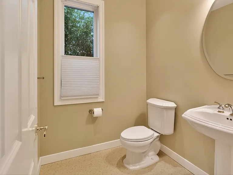 1645 SE Oak Shore Ln #1 — Photo 24