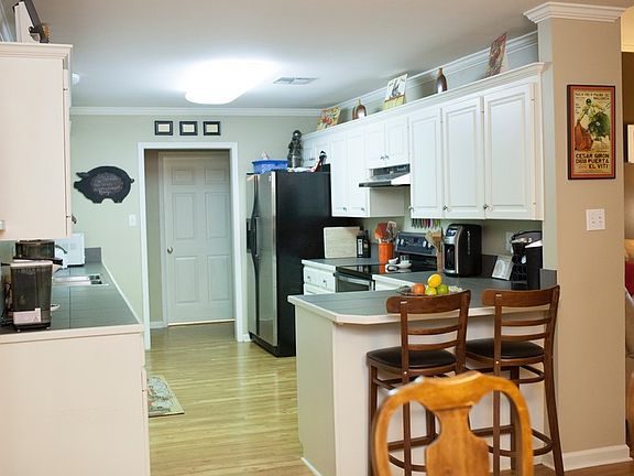 Lots of cabinet space. Stainless steel appliances throughout.