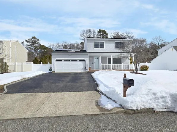 23 Apple Lane, Medford, NY 11763