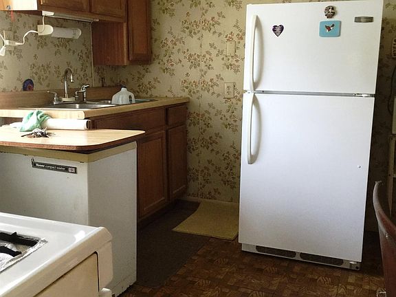 5th image of 414 Scott Ave