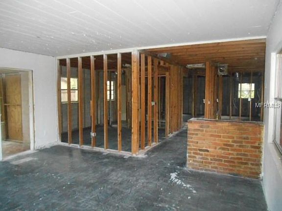 5th image of 605 Lake Deer Dr W