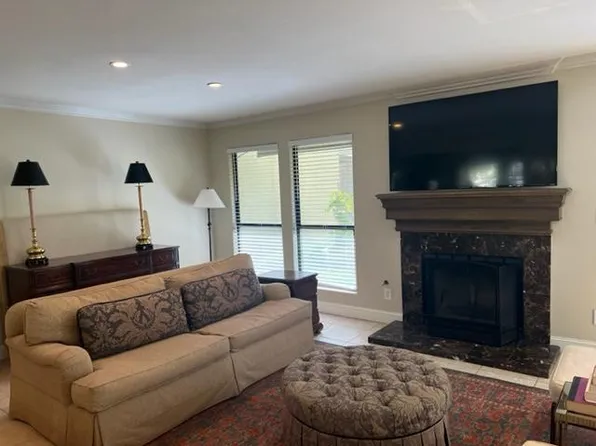 931 E Foxhill Dr, Fresno, CA 93720