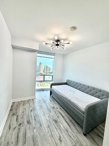 5740 Yonge St Photo 1
