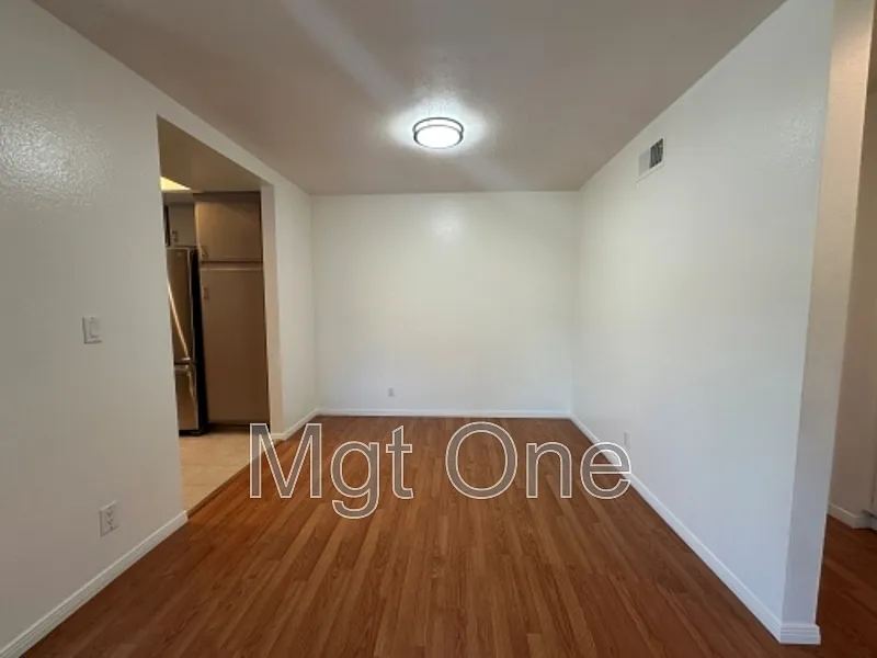 3 bed, 2.0 bath, 1192 sqft, $4,100 — Photo 4