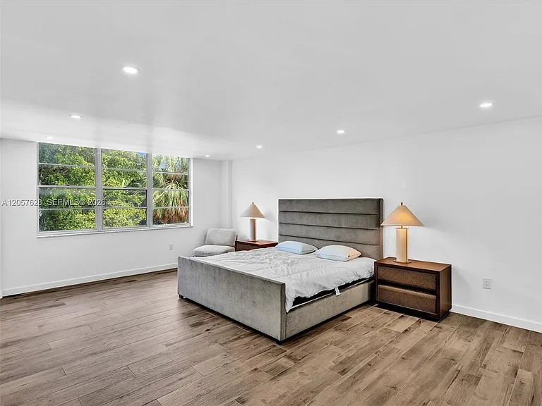 10000 W Bay Harbor Dr #201 — Photo 24