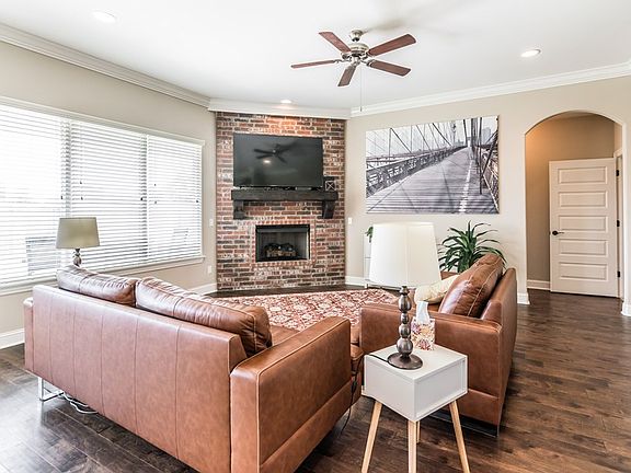 4th image of 3405 Mistletoe Ave