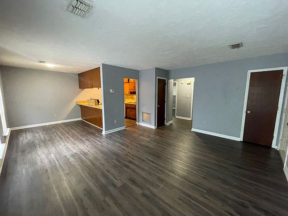 4th image of 123 Locke St #C