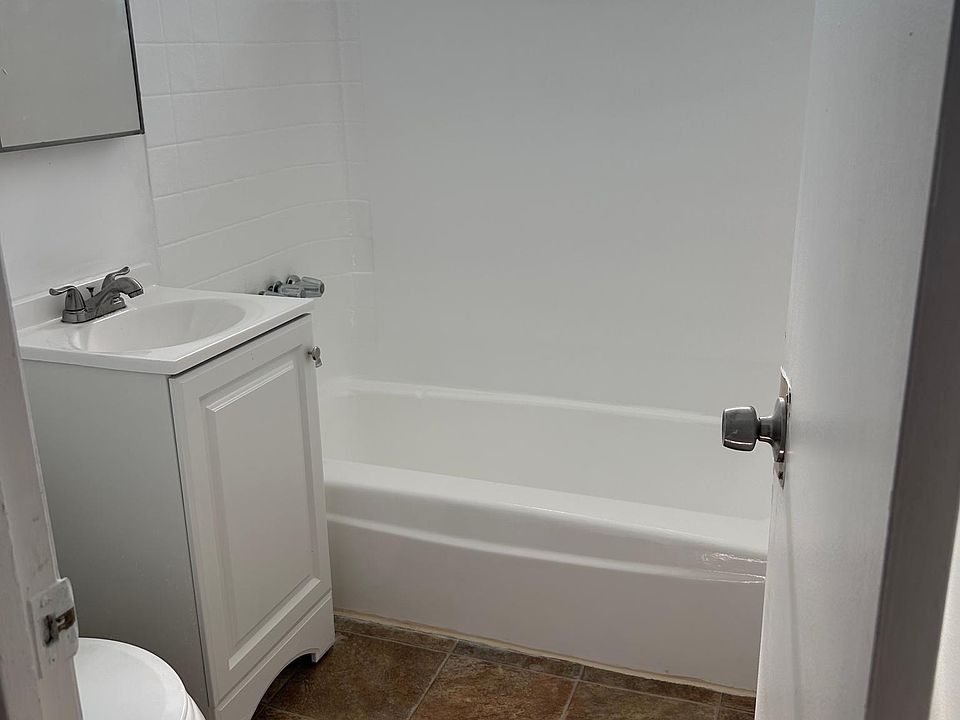 1st image of 132 E 120th St APT 17