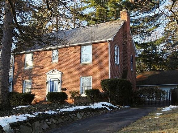 2nd image of 806 Mount Pleasant Ave