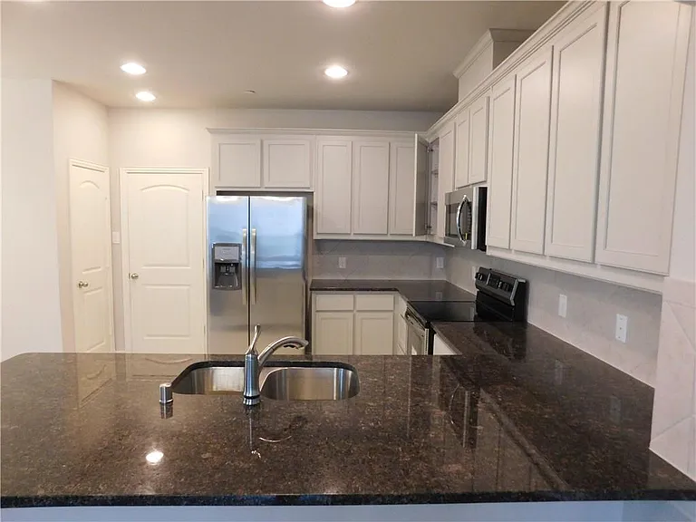 2555 Adam Ln — Photo 2