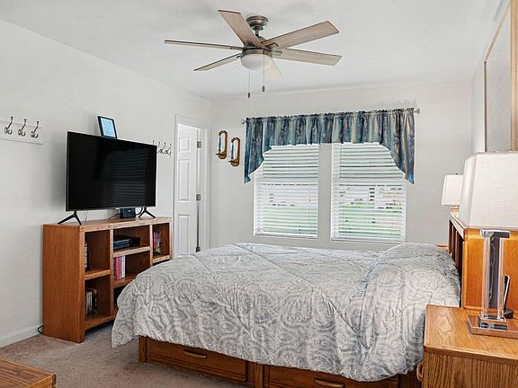 4th image of 58536 Silvergrass Ave